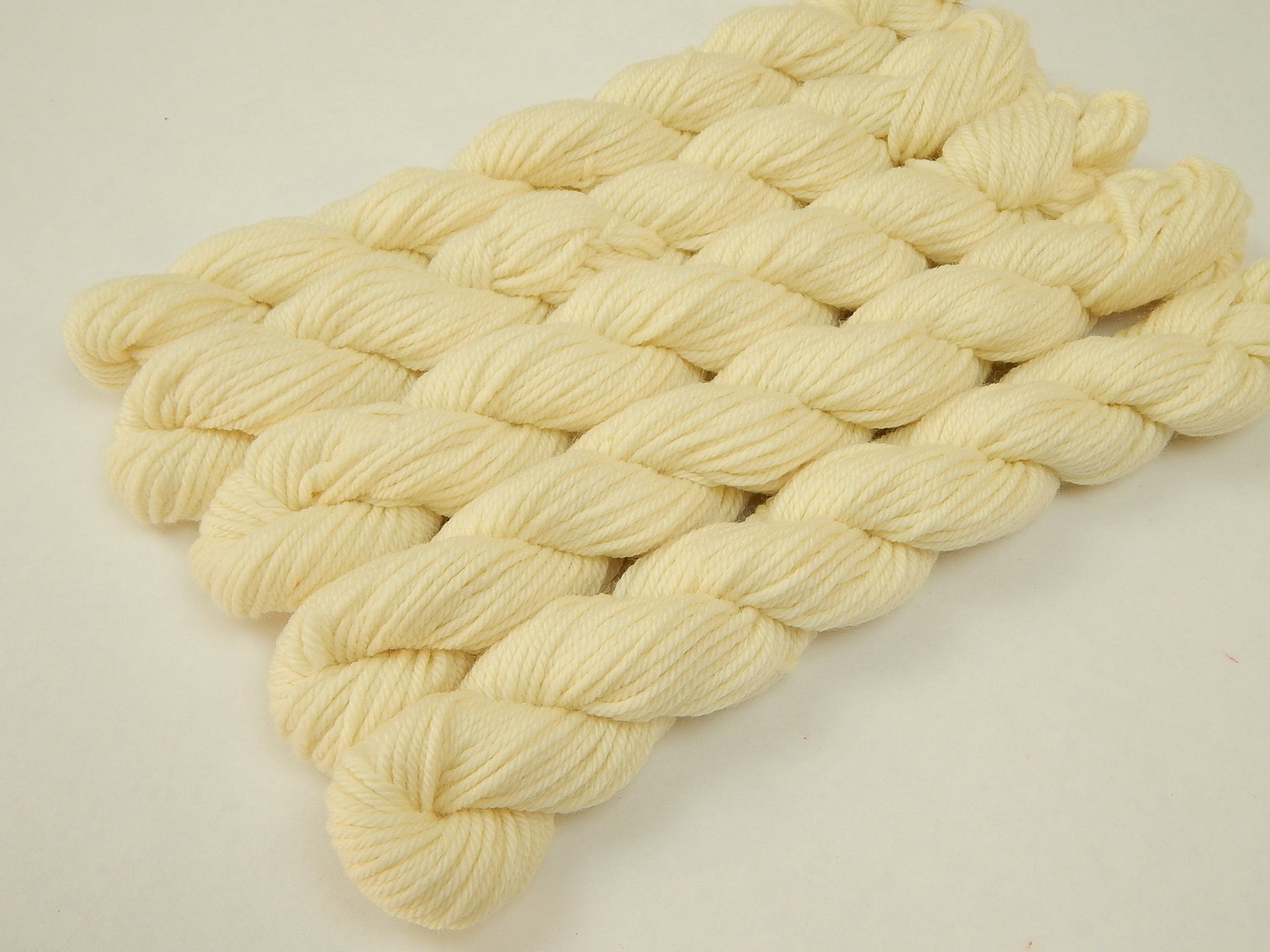 WORSTED WEIGHT Mini Skeins, Superwash Merino Wool - UNDYED - Natural Cream Off White Knitting Yarn, 20g each